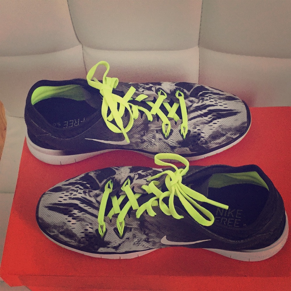 Running shoes